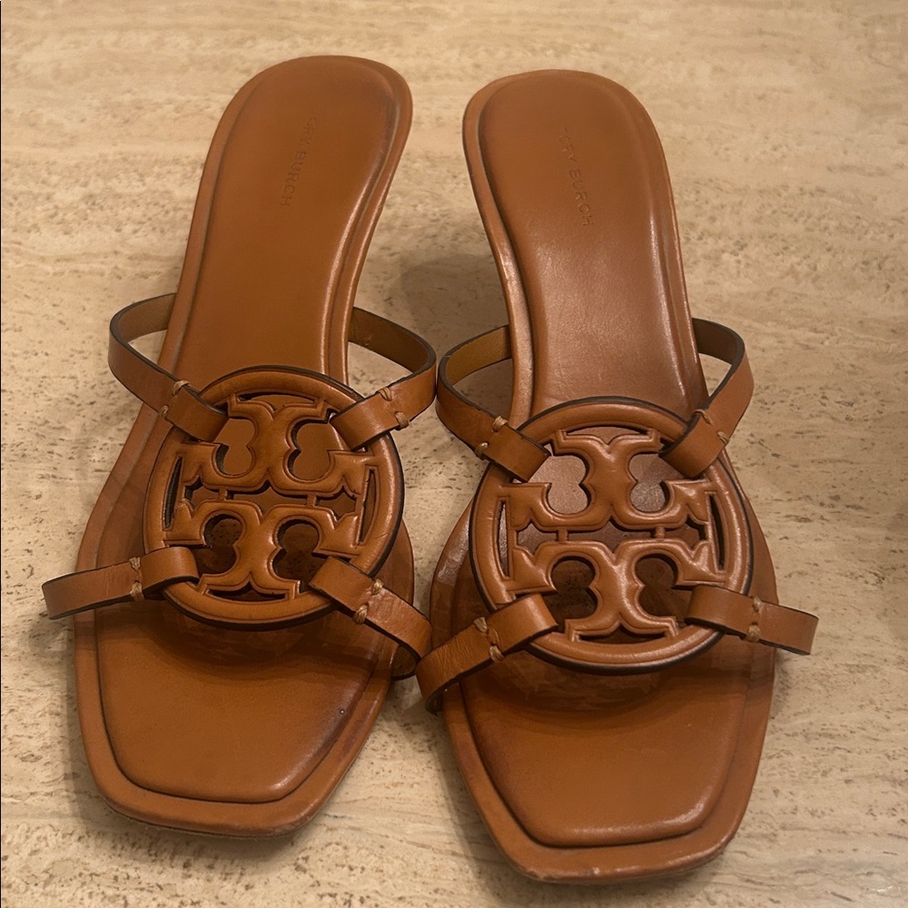 Tory Burch MILLER BOMBÉ LOW HEEL SANDAL in Caramel Corn - Size 9-1/2 M